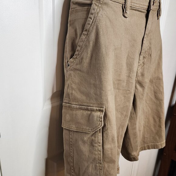 Kenneth Cole Reaction khaki cargo shorts size 36 - Picture 4 of 8